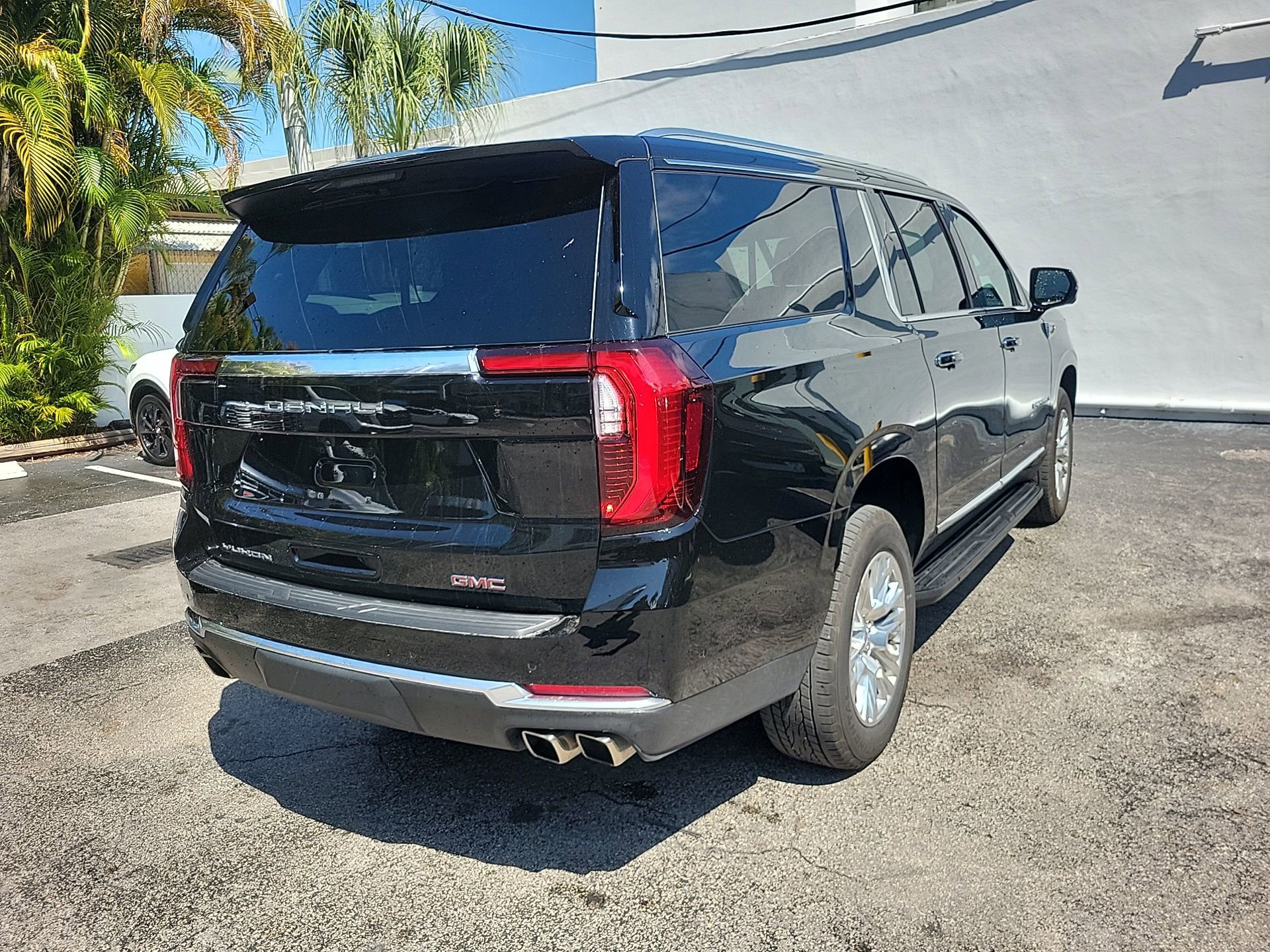 Used 2025 GMC Yukon XL Denali image 11