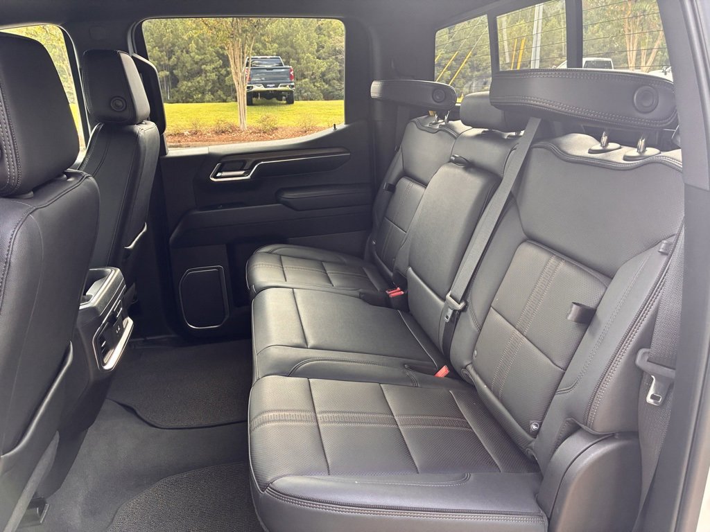 Used 2023 Chevrolet Silverado 1500 High Country w/ Technology Package image 12