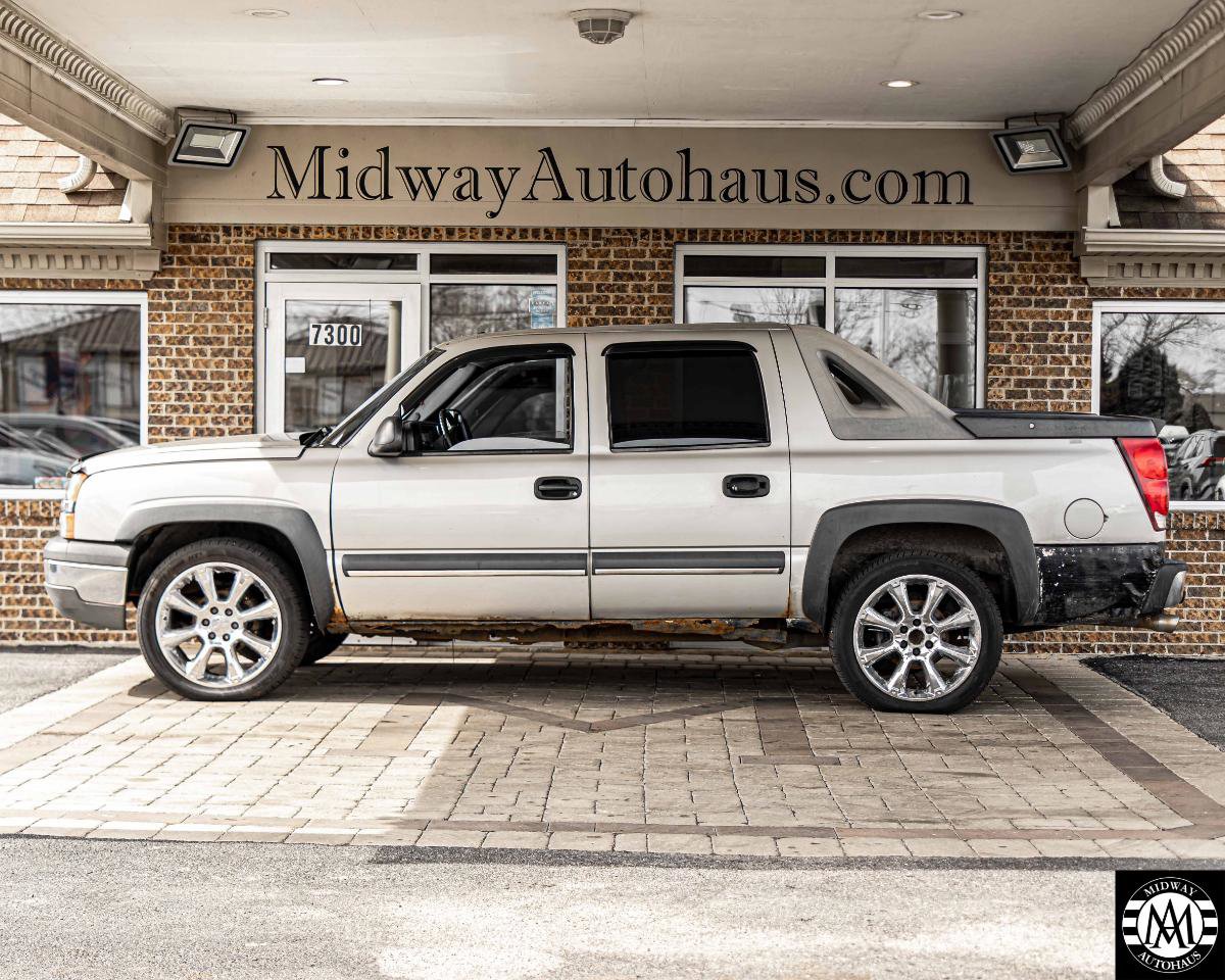 Used 2004 Chevrolet Avalanche 4x4 w/ Preferred Equipment Group image 3