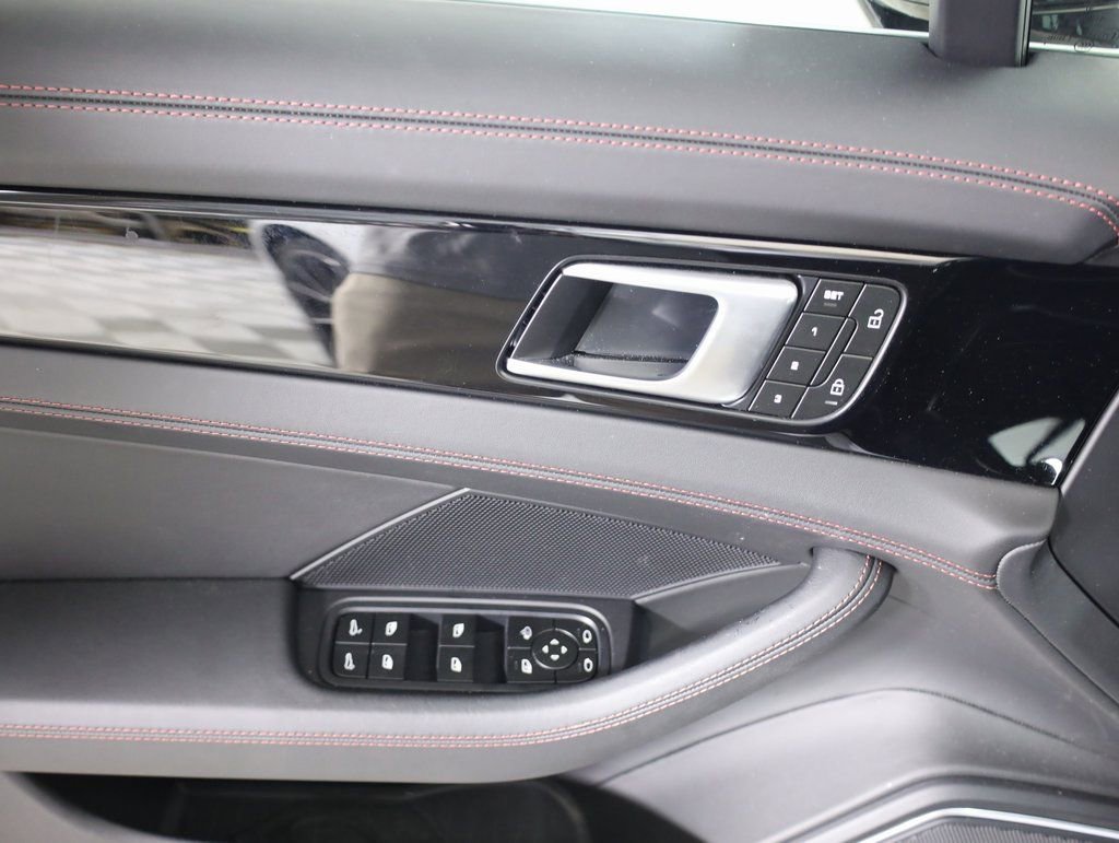 Used 2023 Porsche Panamera 4S image 8