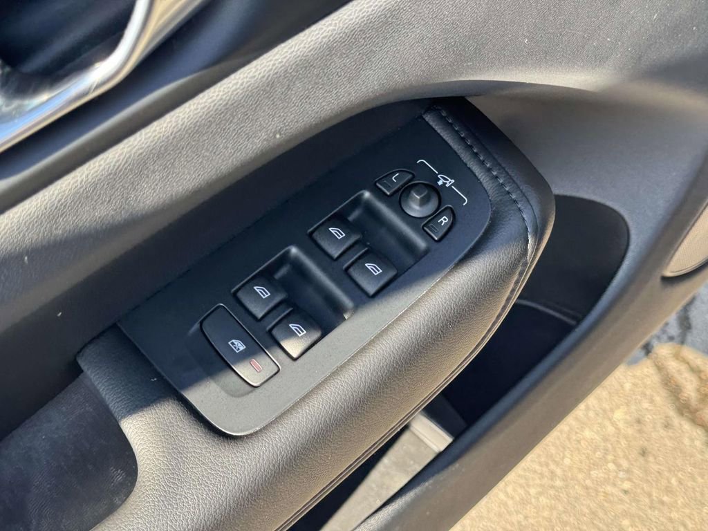 Used 2023 Volvo XC60 B5 Core w/ Climate Package image 15