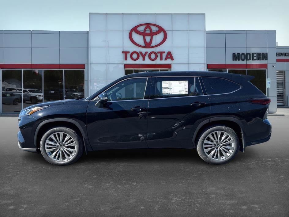 New 2026 Toyota Highlander Platinum image 3