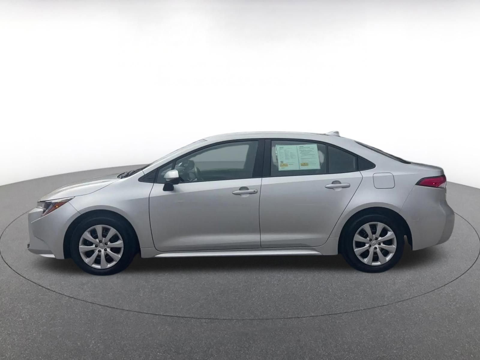 Used 2025 Toyota Corolla LE image 9