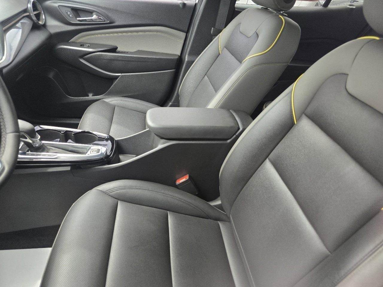 Used 2025 Chevrolet Trax ACTIV w/ Driver Confidence Package FWD image 23