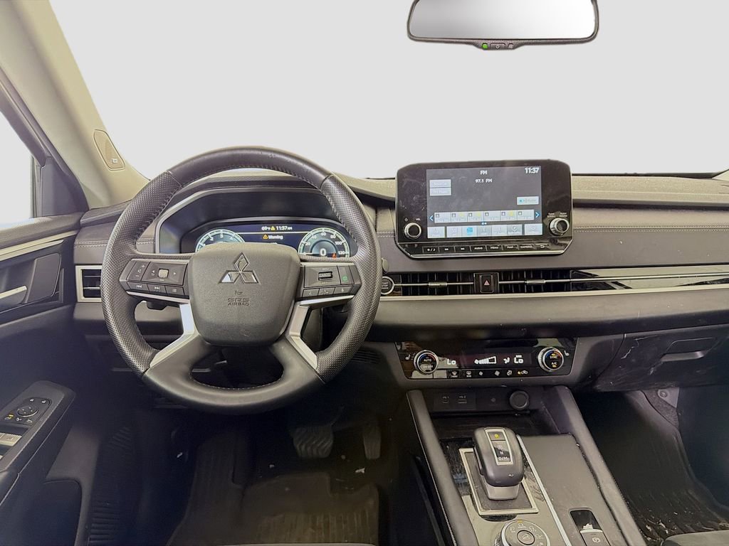 Used 2024 Mitsubishi Outlander SE image 25