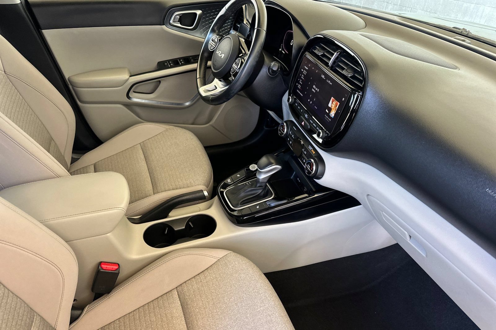 Used 2023 Kia Soul EX FWD image 17