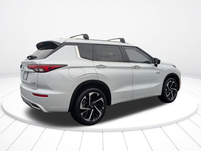 Used 2024 Mitsubishi Outlander 4WD Plug-In Hybrid image 3