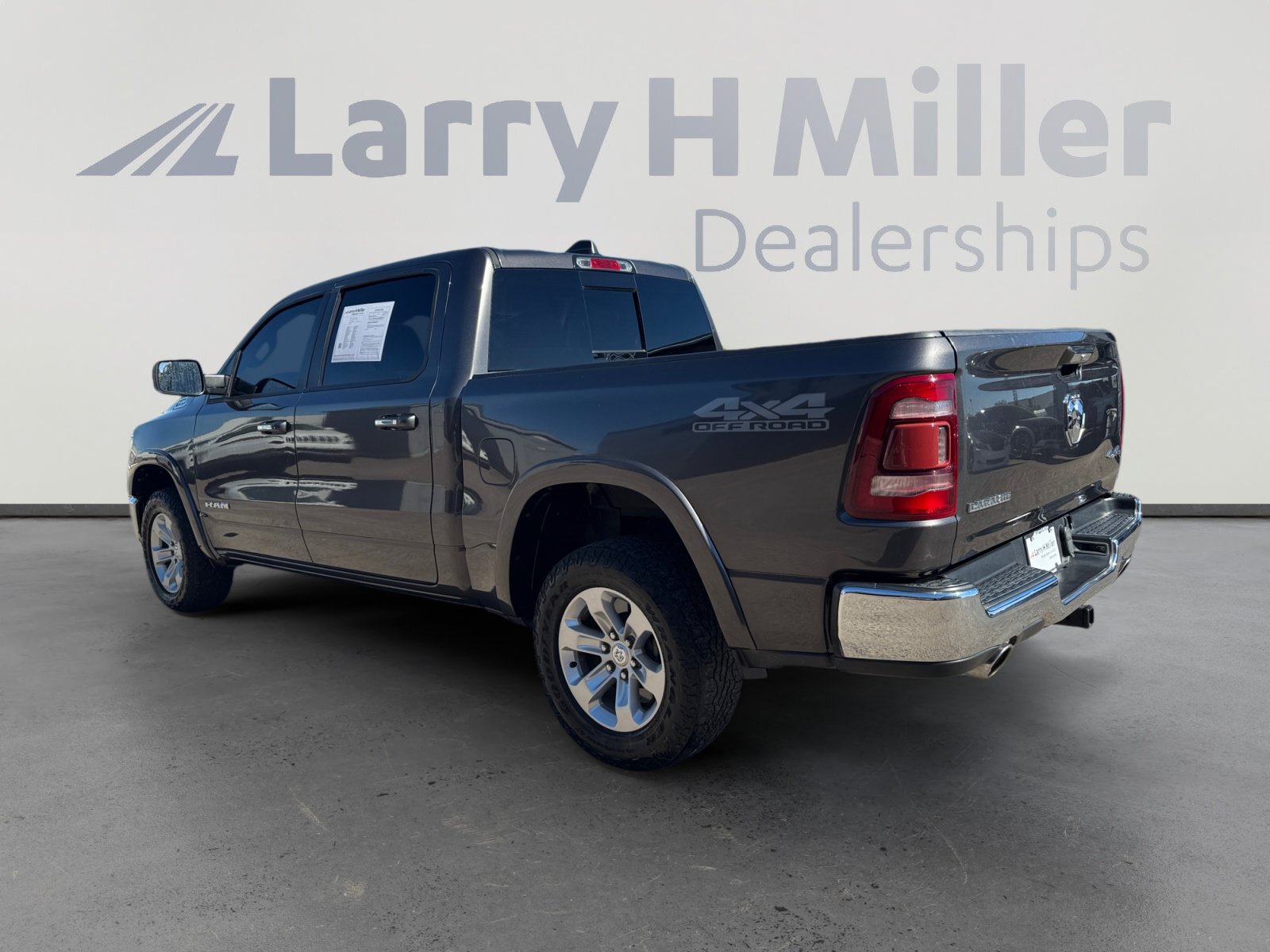 Used 2021 RAM 1500 Laramie w/ Off Road Group AWD/4WD image 3