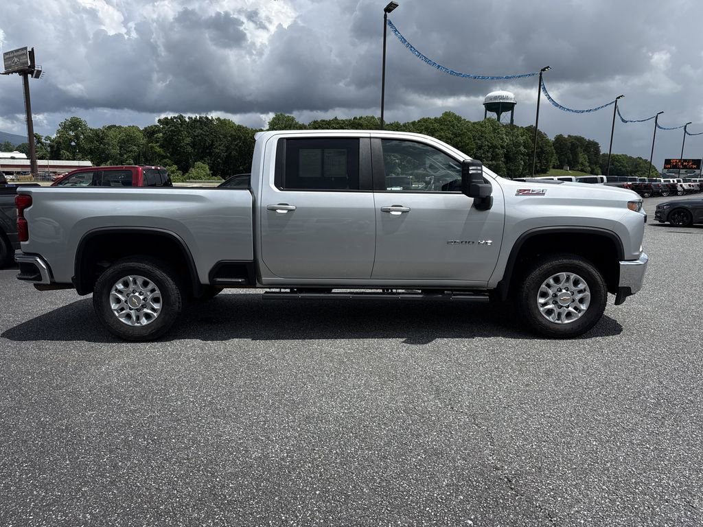Used 2022 Chevrolet Silverado 2500 LT w/ Convenience Package AWD/4WD image 8