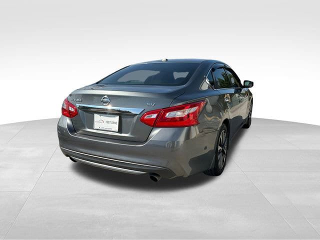 Used 2017 Nissan Altima 2.5 SV w/ Convenience Package FWD image 5