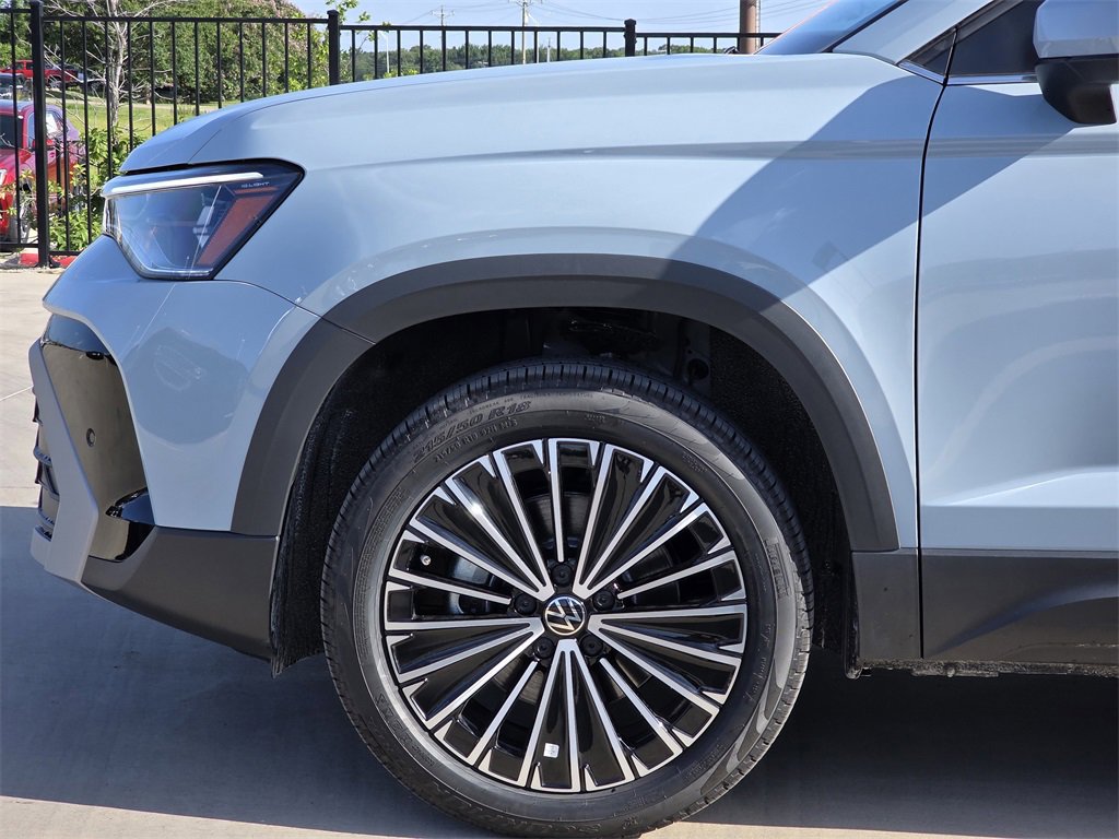 New 2025 Volkswagen Taos SE image 5