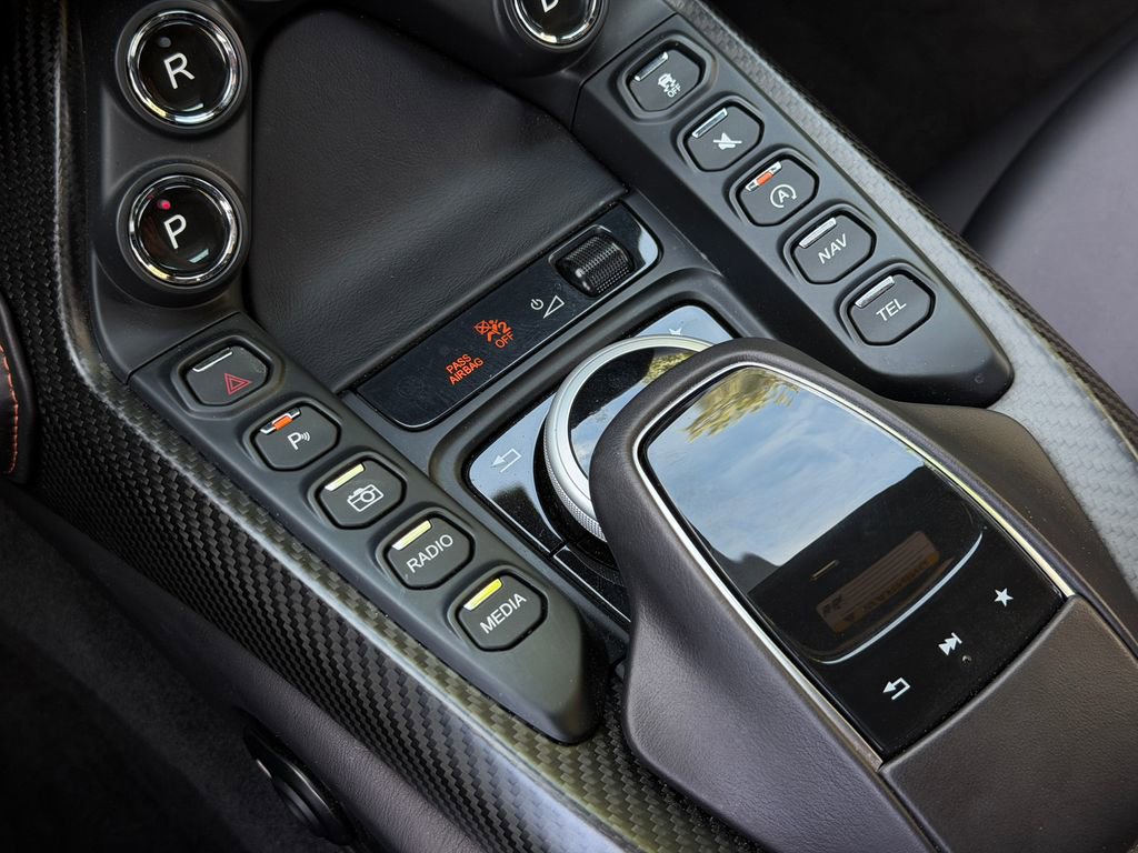 Used 2023 Aston Martin V8 Vantage Roadster RWD image 30