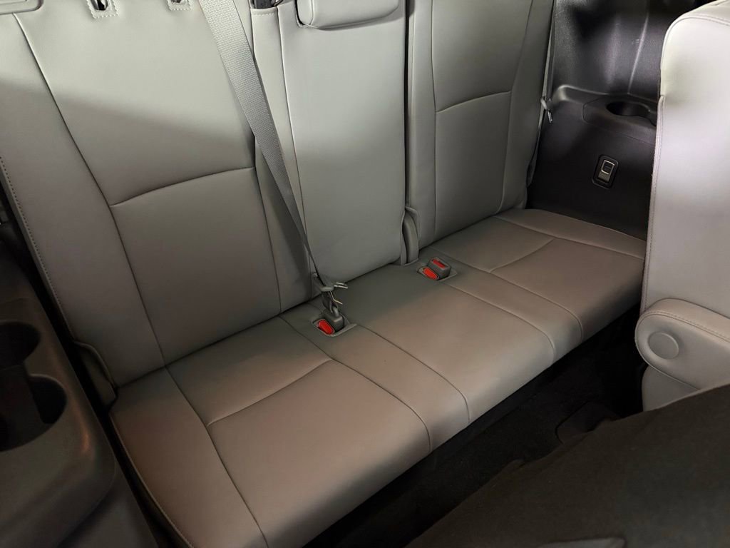 Used 2024 Toyota Highlander Platinum image 30