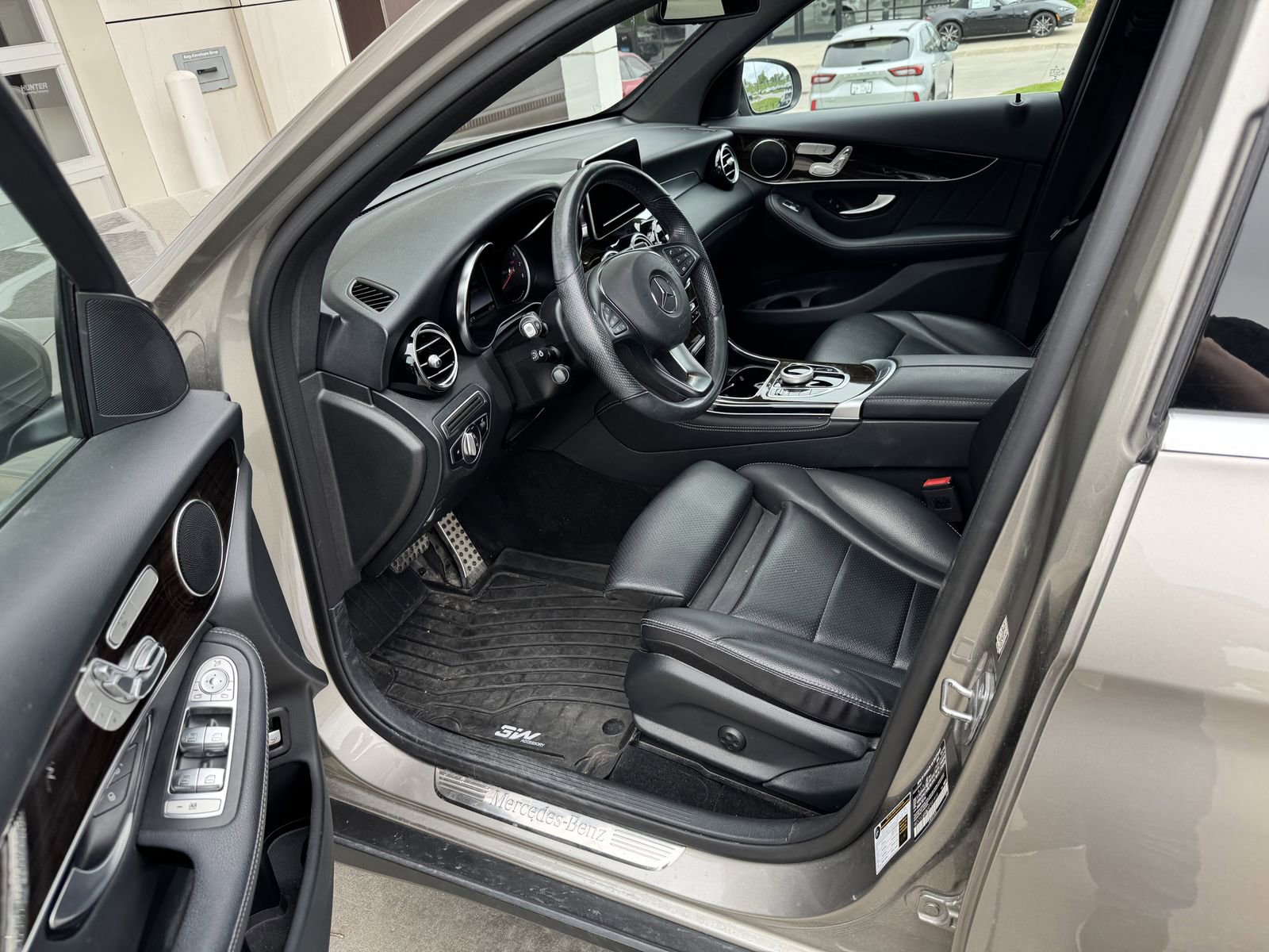 Used 2019 Mercedes-Benz GLC 300 4MATIC image 5