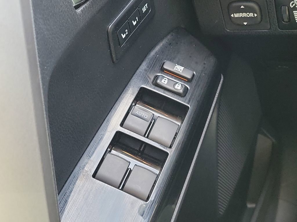 Used 2018 Toyota RAV4 Limited image 32