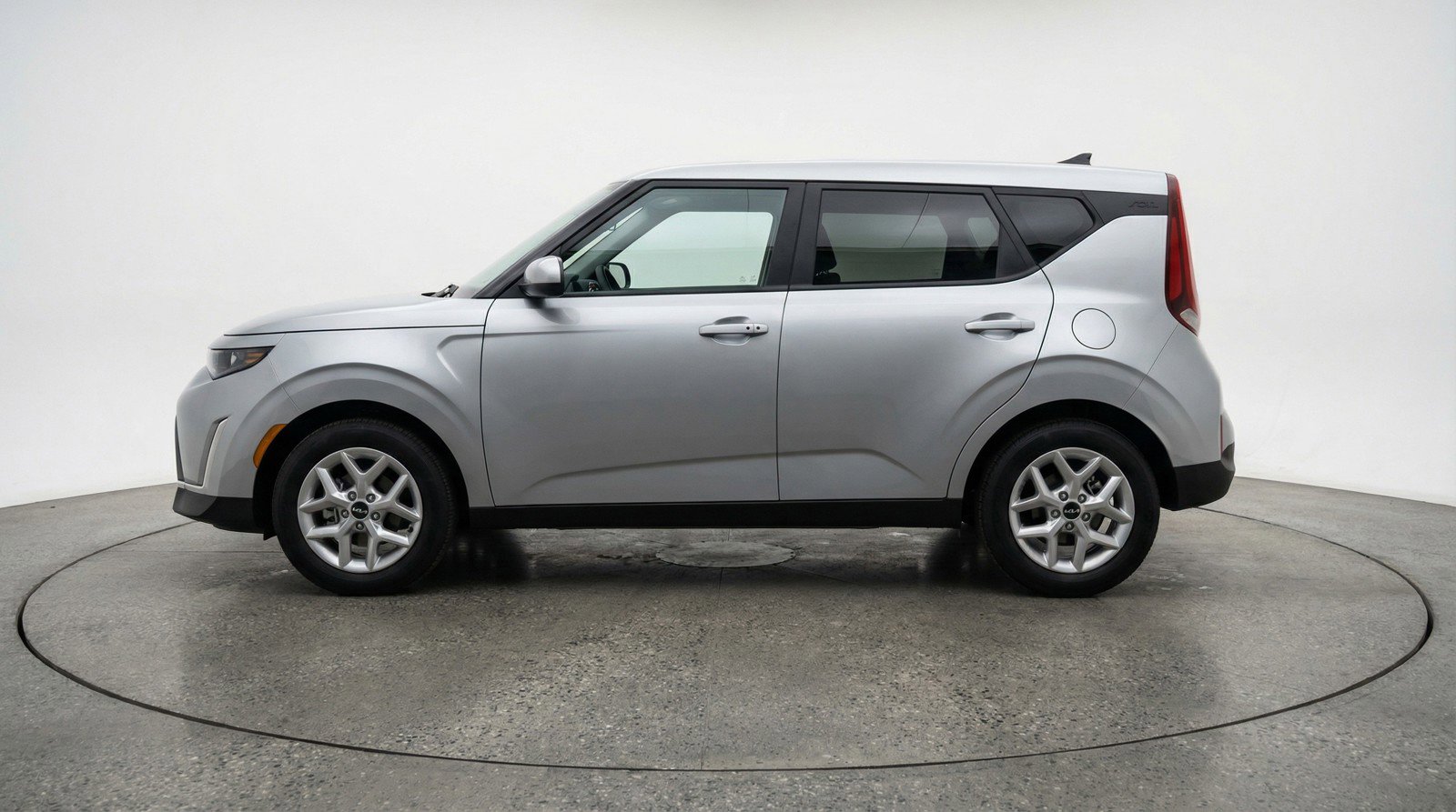 Used 2025 Kia Soul LX w/ LX Technology Package image 5
