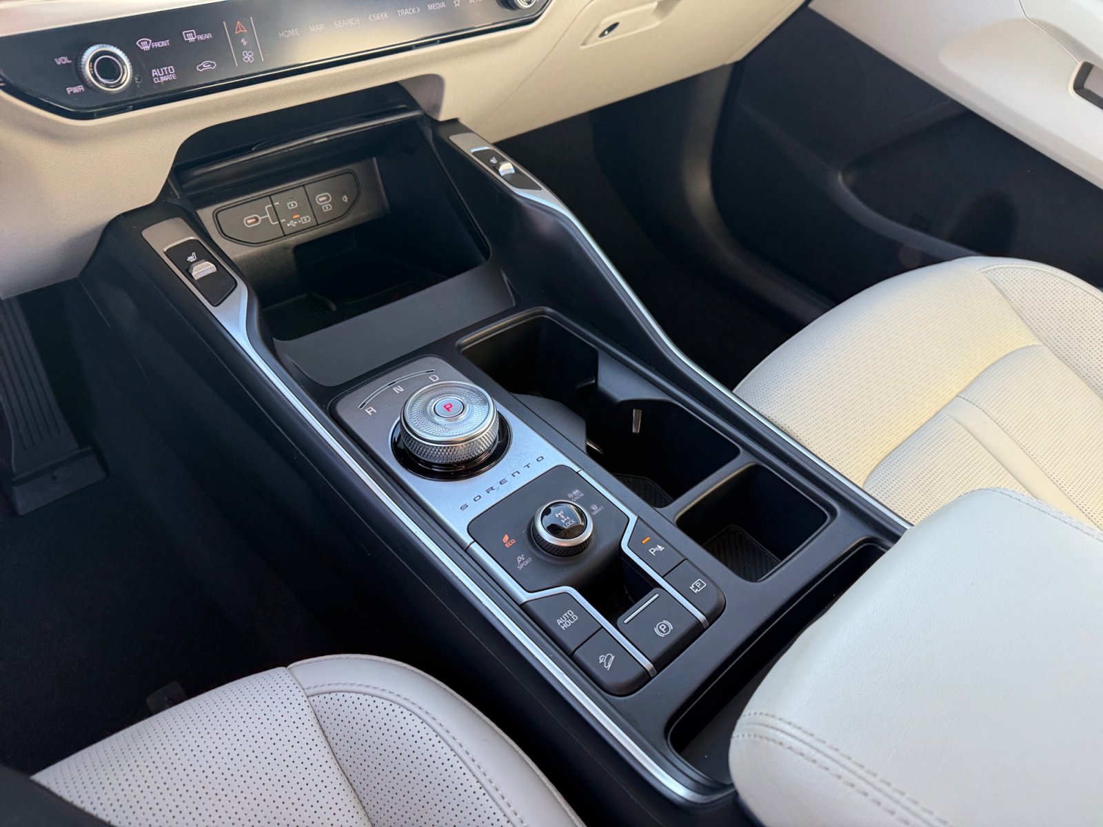 Certified 2025 Kia Sorento EX image 13