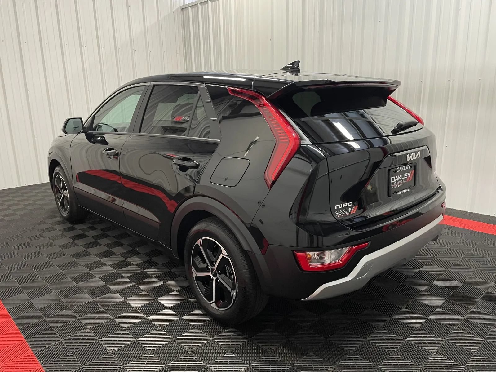 Used 2026 Kia Niro LX FWD image 2