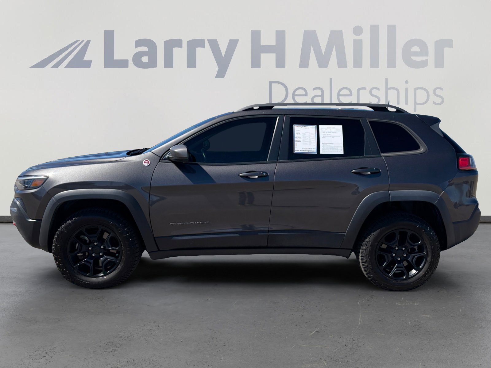 Used 2015 Jeep Cherokee Sport w/ Sport Appearance Group image 3