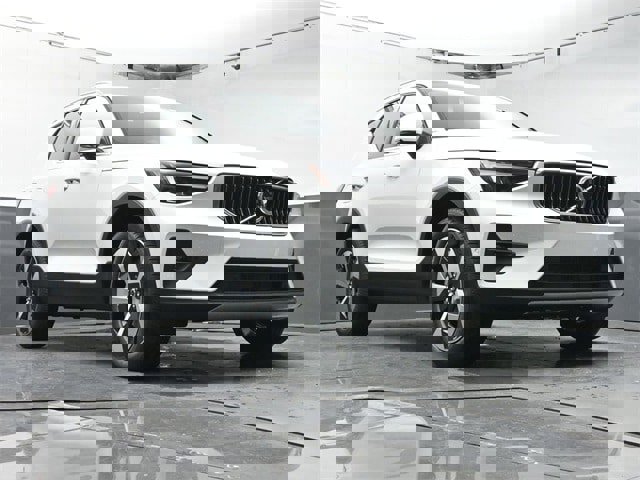 New 2025 Volvo XC40 B5 Plus w/ Protection Package Premier image 35