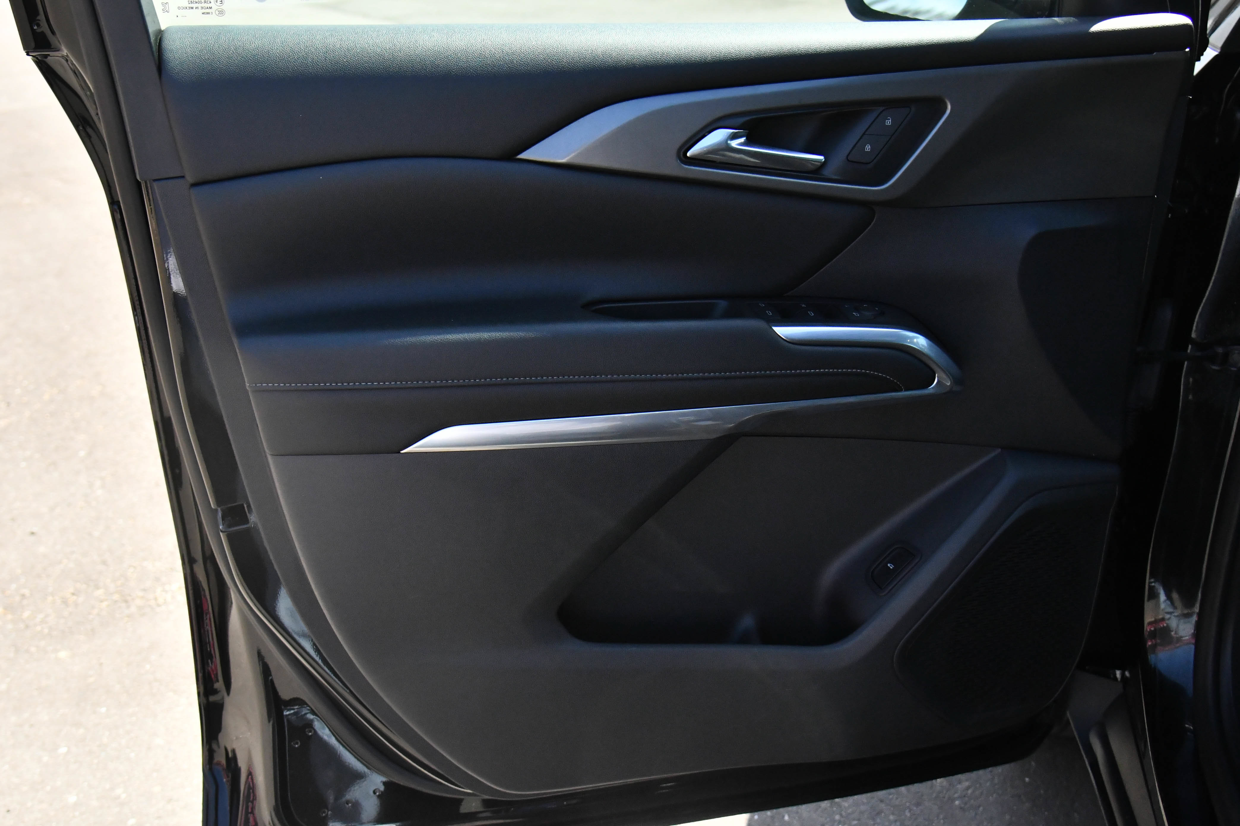 Used 2024 Chevrolet Traverse LT FWD image 14
