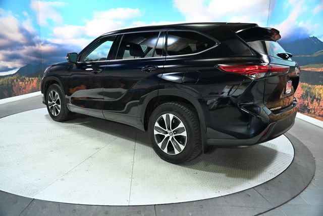 Used 2022 Toyota Highlander XLE AWD/4WD image 6