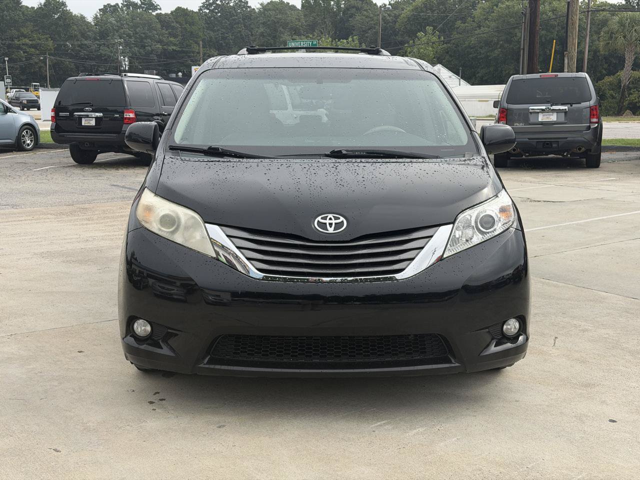Used 2011 Toyota Sienna XLE w/ Premium Pkg FWD image 3