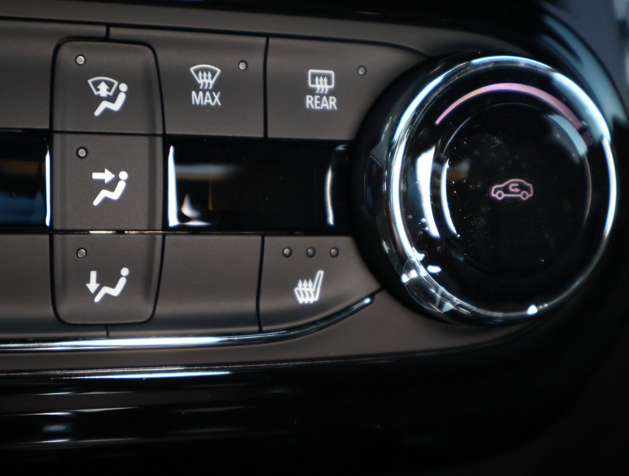New 2026 Chevrolet Trax RS w/ Sunroof Package FWD image 5