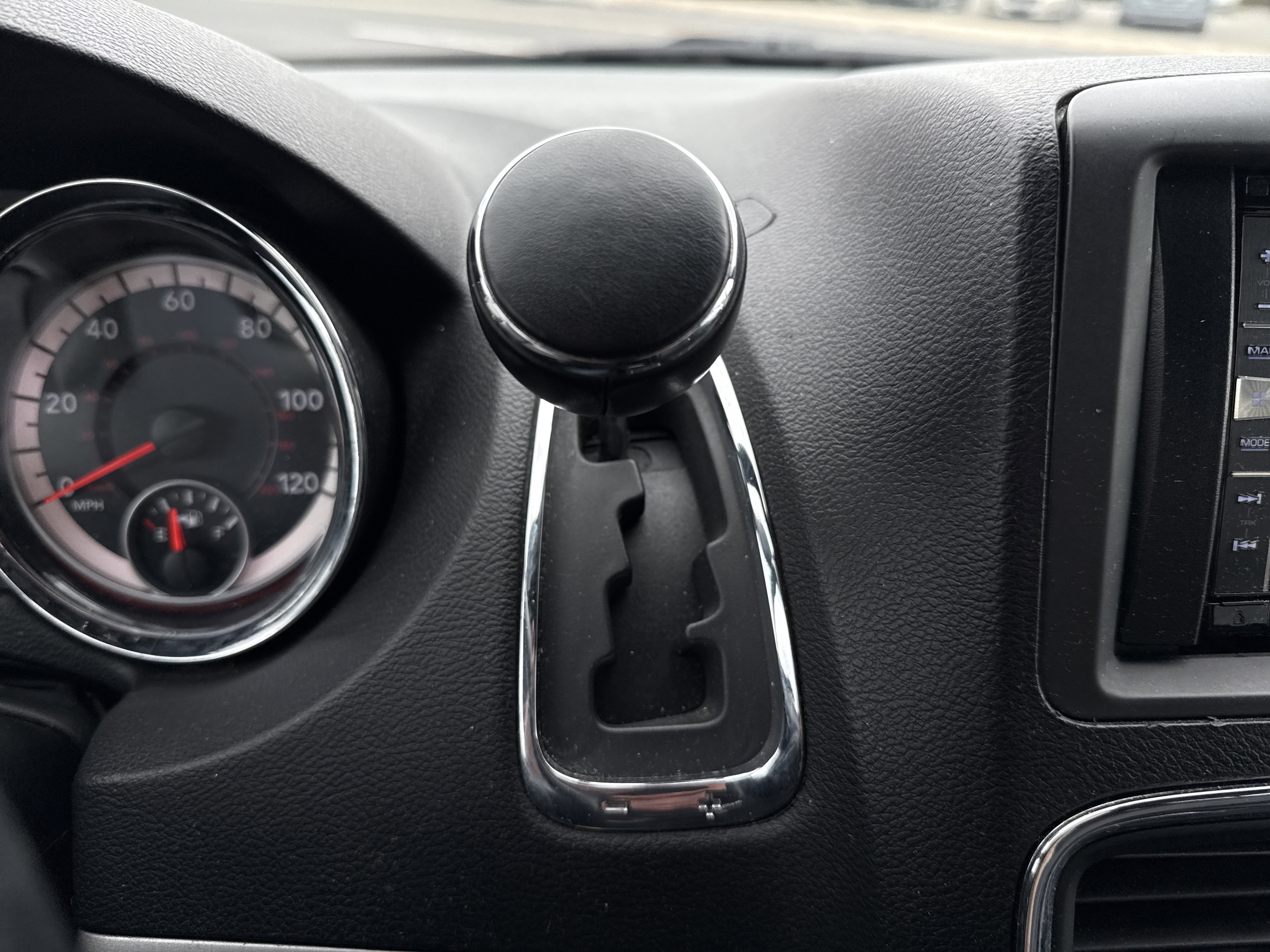 Used 2015 Dodge Grand Caravan R/T image 24