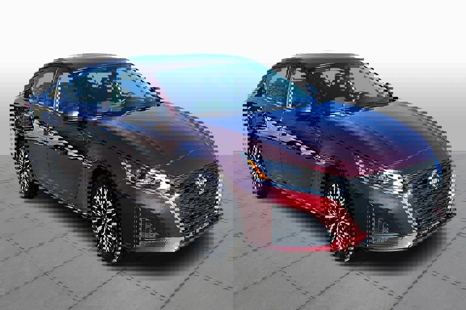 Used 2024 Nissan Altima 2.5 SV image 3