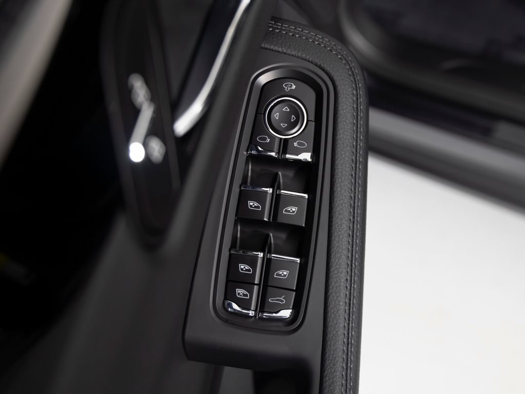 New 2026 Porsche Macan AWD/4WD image 19