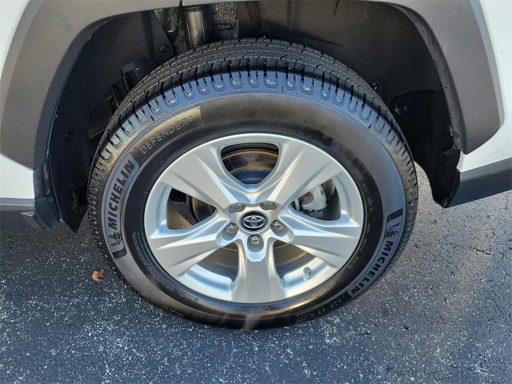 Used 2019 Toyota RAV4 XLE image 5