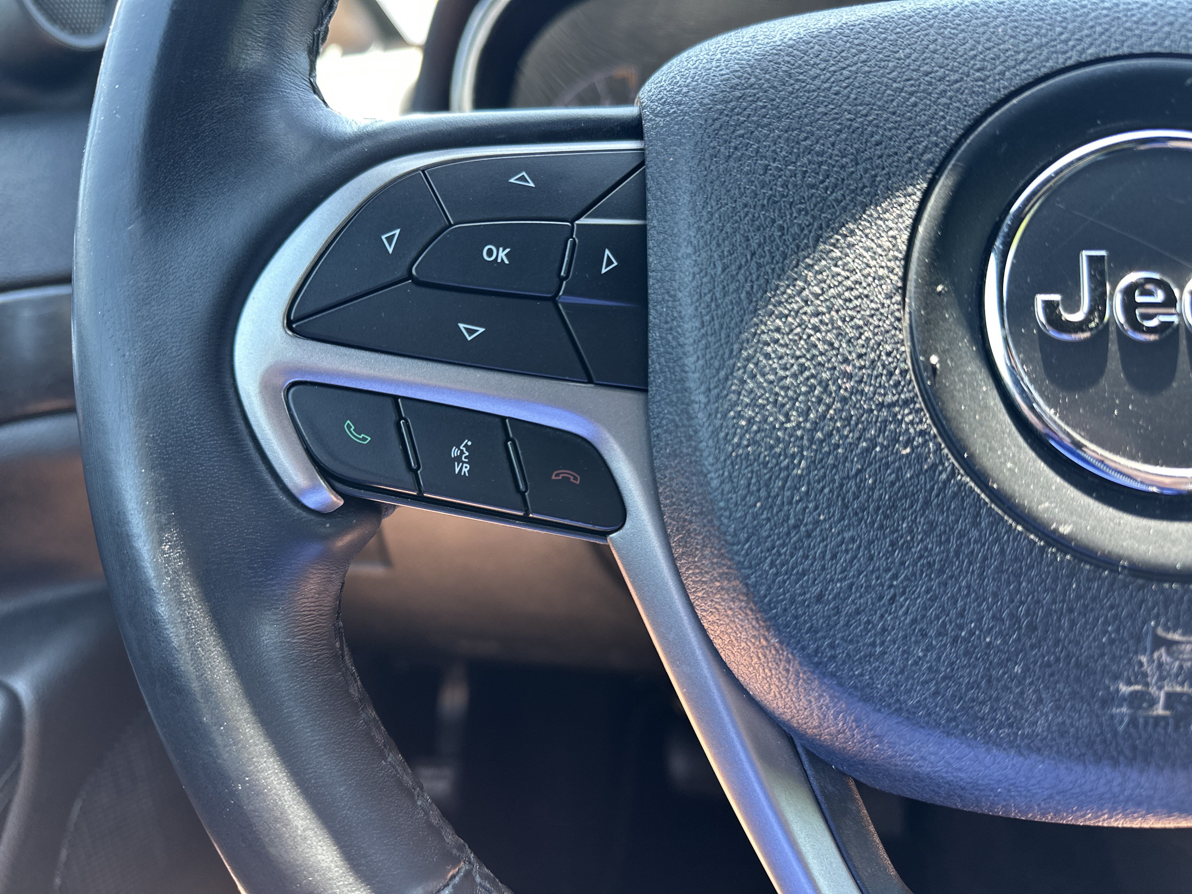 Used 2018 Jeep Grand Cherokee Altitude RWD image 19