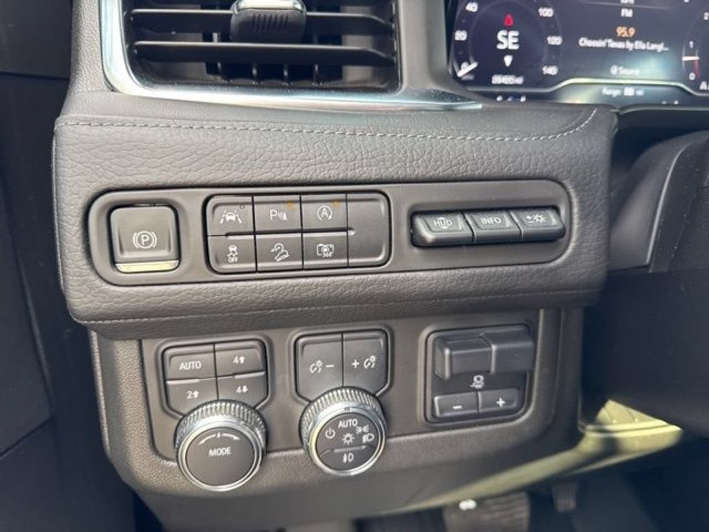 Used 2023 GMC Yukon Denali w/ LPO, Floor Liner Package AWD/4WD image 28