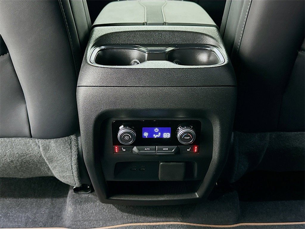 Used 2026 GMC Acadia AT4 w/ Luxury Package image 27