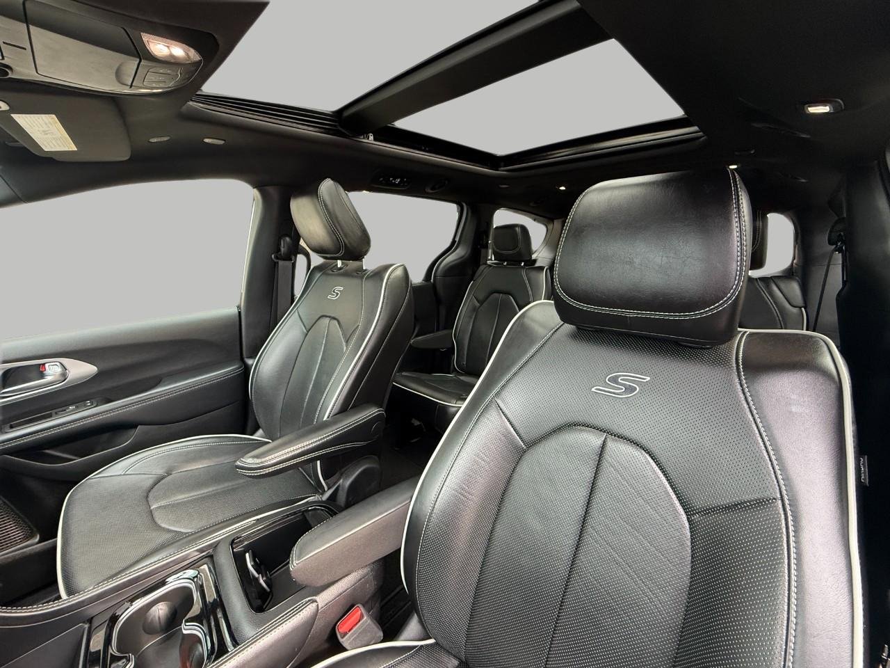 Used 2025 Chrysler Pacifica Limited FWD image 43