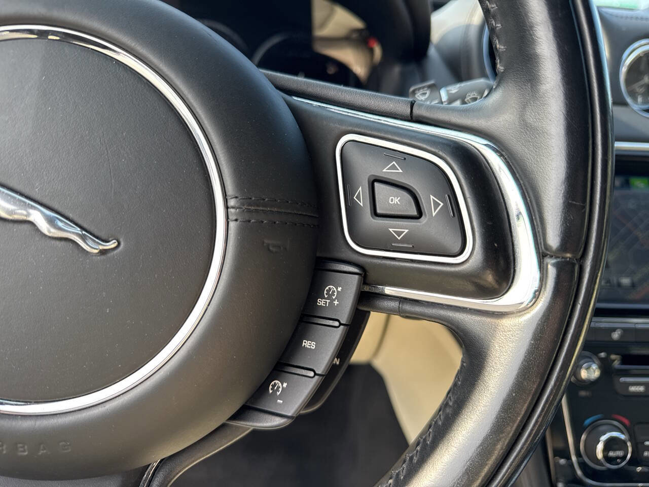 Used 2015 Jaguar XJ AWD image 20