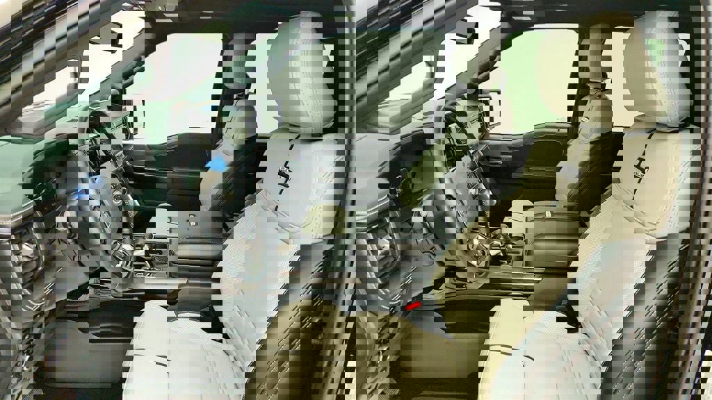 Used 2023 Ford F150 Lightning Platinum image 21