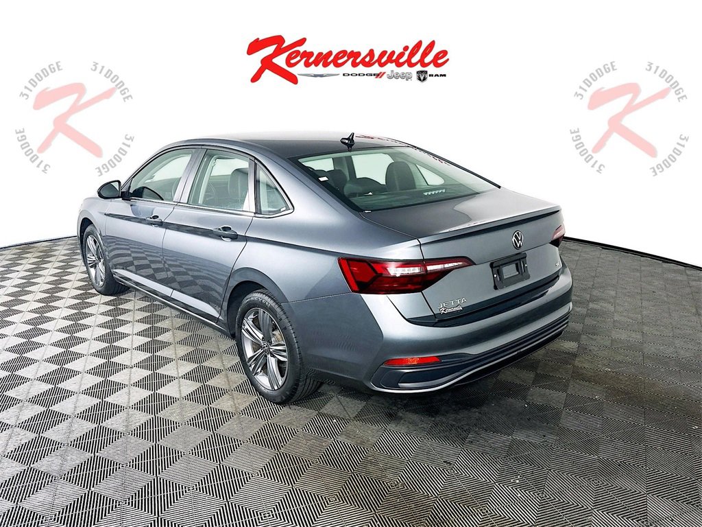Used 2024 Volkswagen Jetta SE image 5