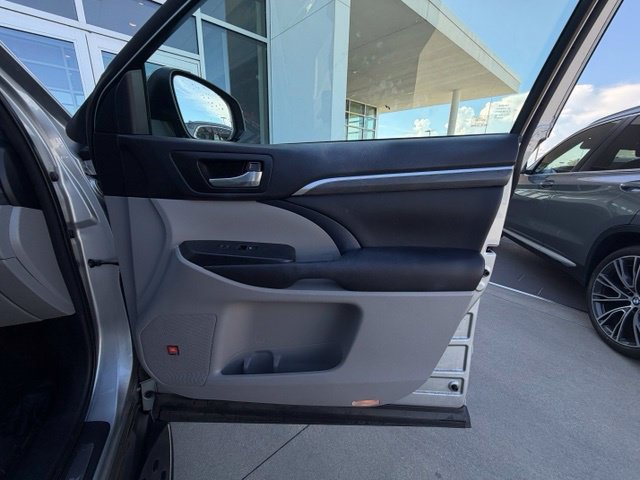 Used 2017 Toyota Highlander Limited FWD image 32