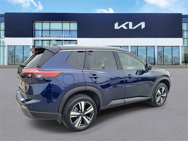 Used 2025 Nissan Rogue SL image 3