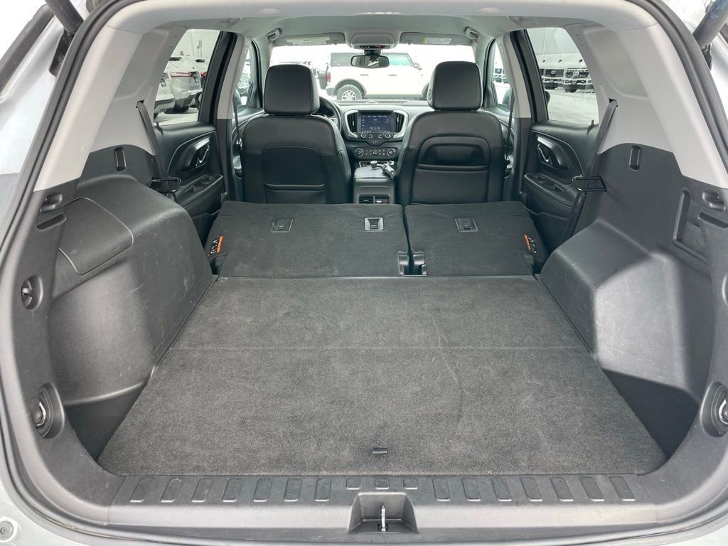 Used 2023 GMC Terrain SLT image 32
