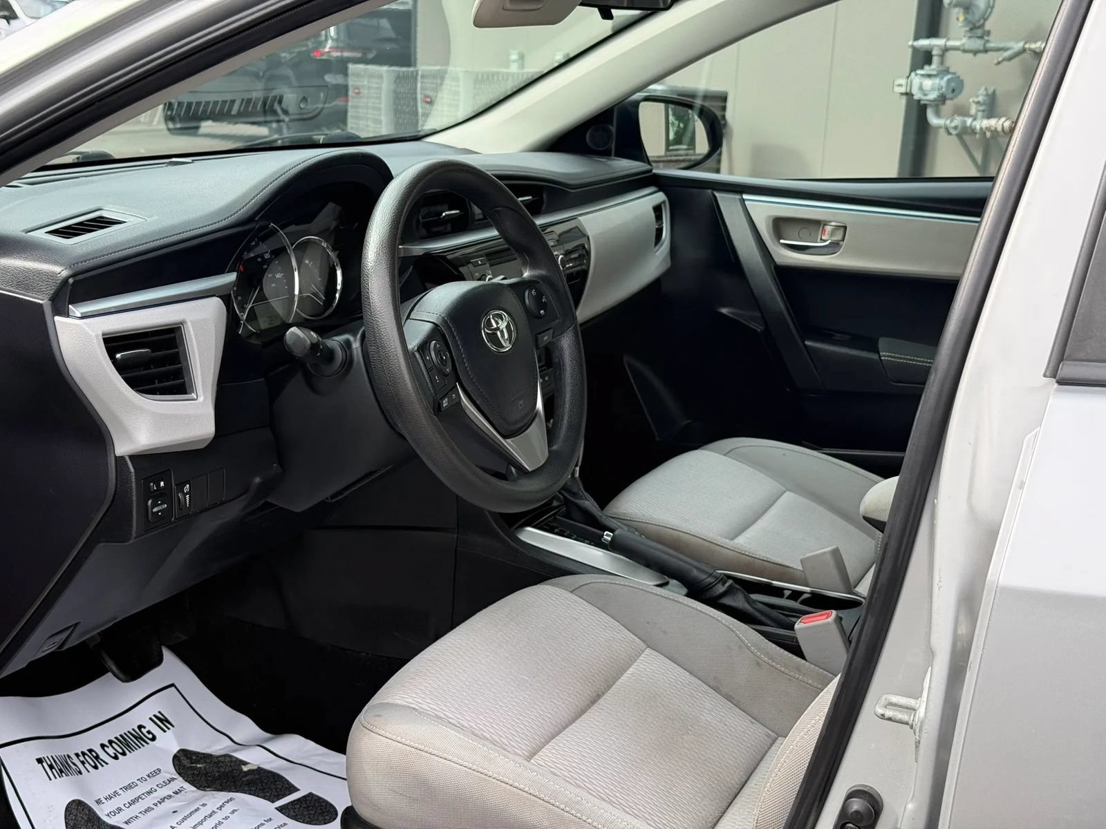 Used 2014 Toyota Corolla LE FWD image 9