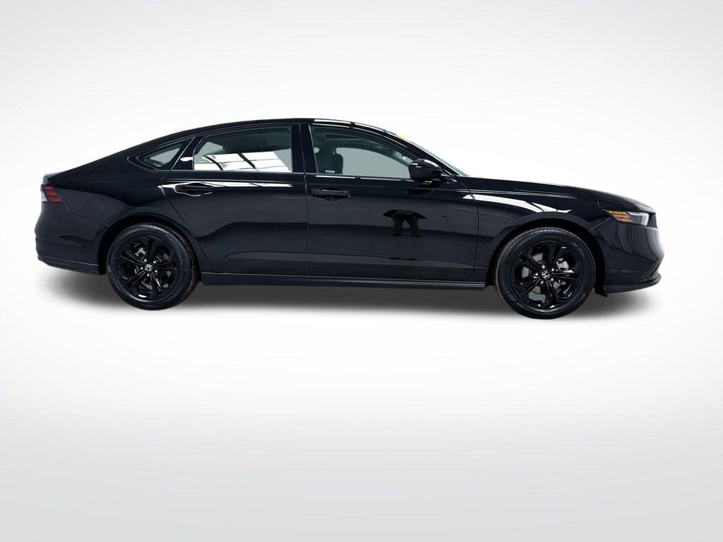 Used 2025 Honda Accord SE image 10