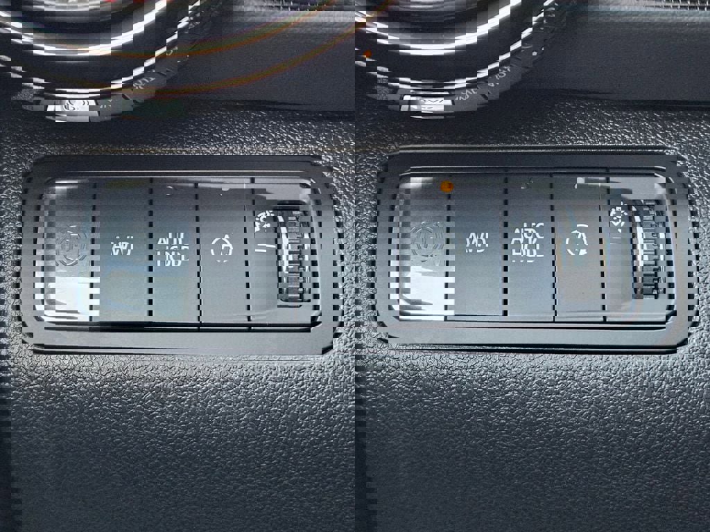 Used 2025 Chevrolet Equinox RS image 19