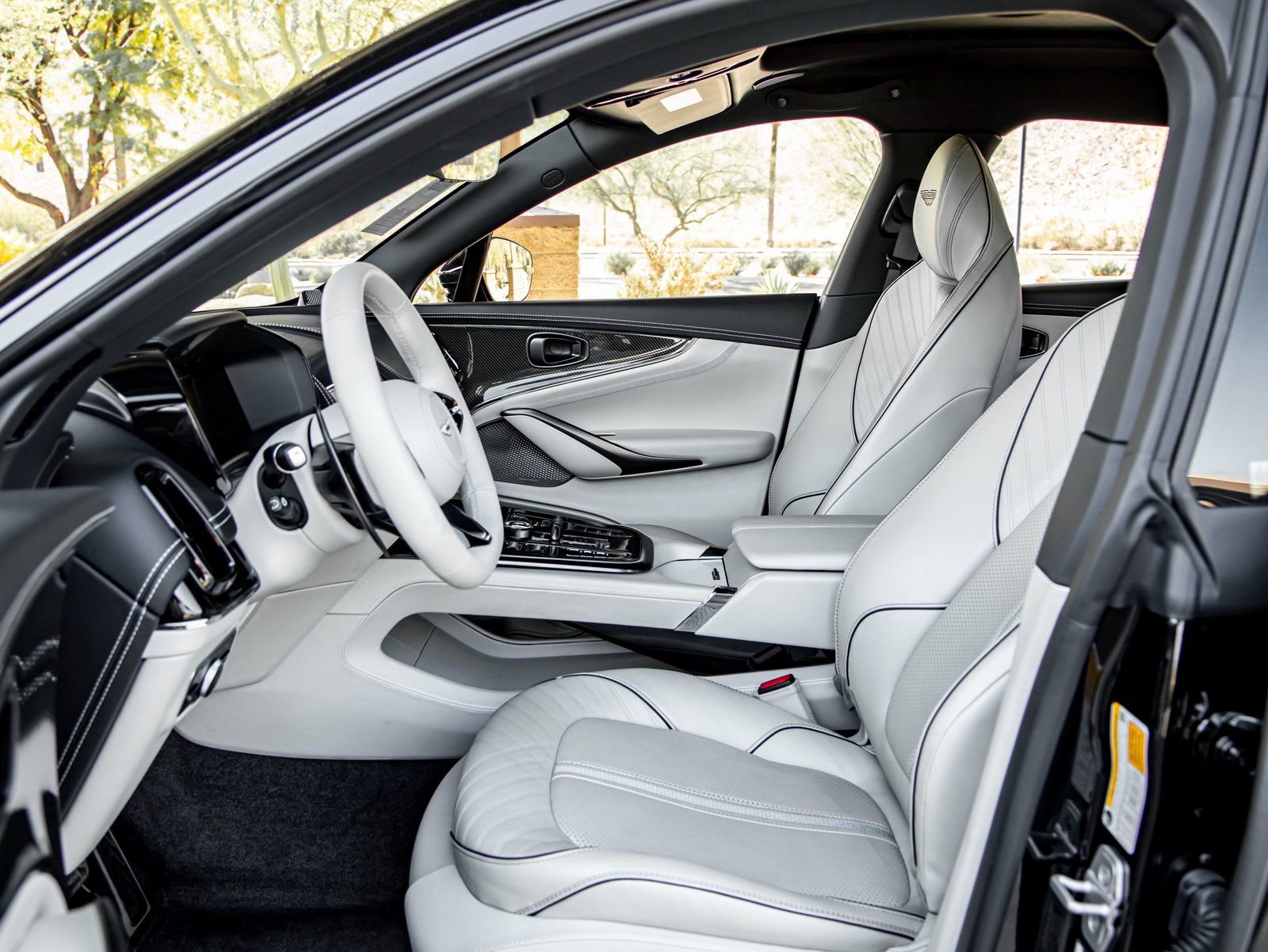 Used 2025 Aston Martin DBX 707 image 13