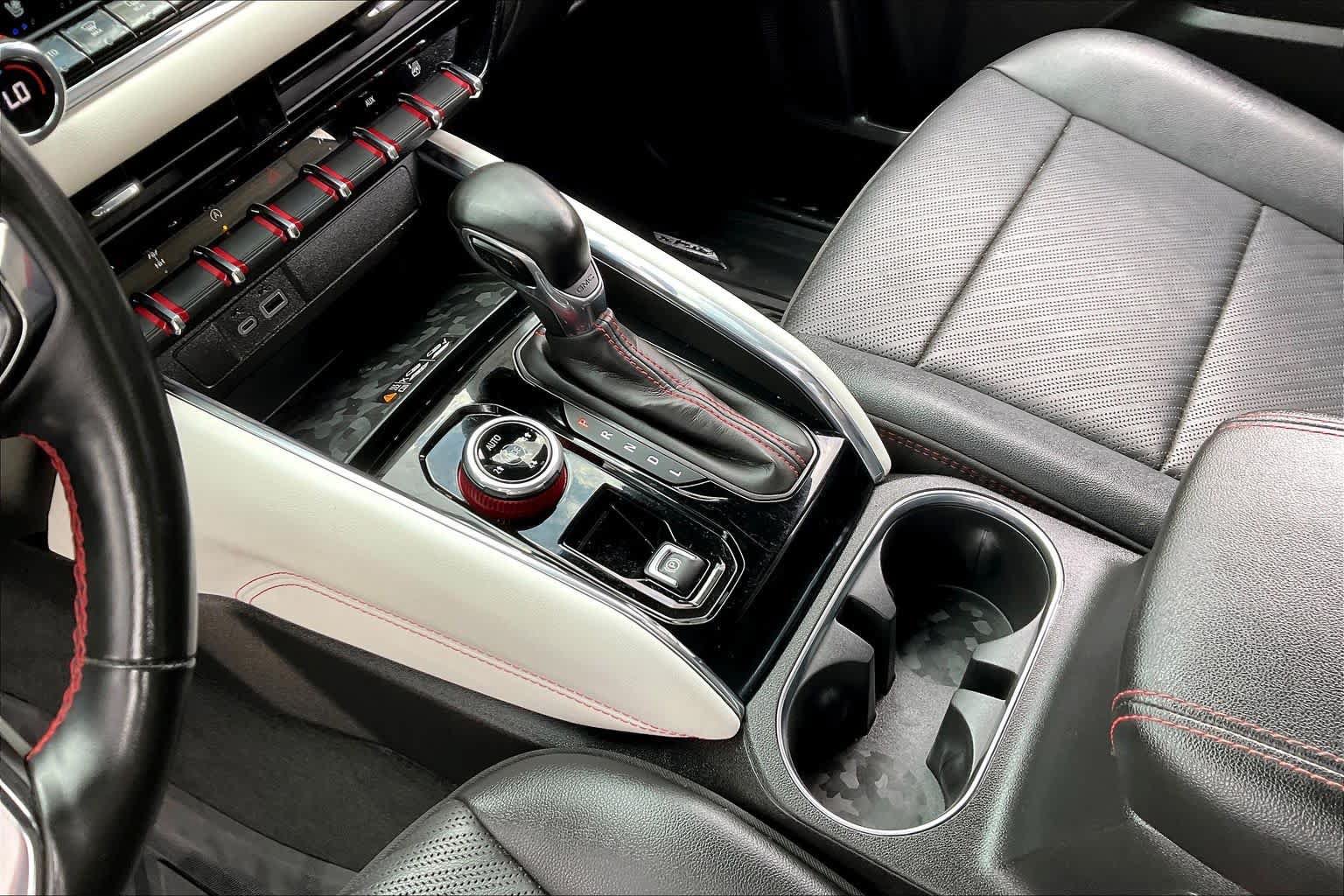 Used 2024 GMC Canyon AT4X AWD/4WD image 16