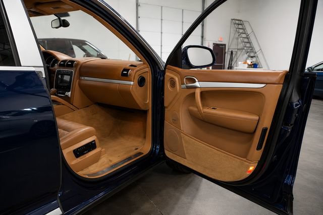 Used 2005 Porsche Cayenne Turbo AWD/4WD image 22