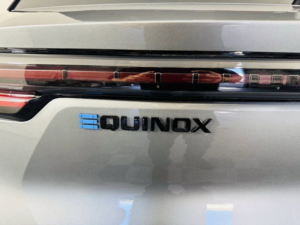 Used 2025 Chevrolet Equinox EV RS image 24