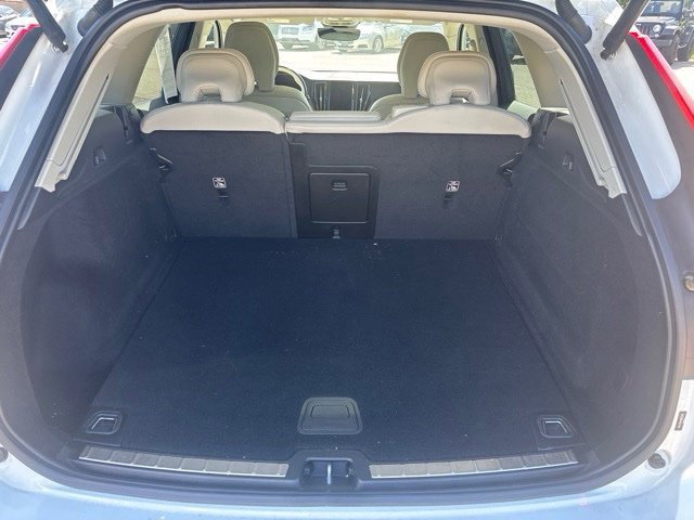 Used 2022 Volvo XC60 B5 Momentum AWD/4WD image 16